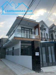 BÁN CĂN NHÀ GÓC 2 MẶT TIỀN  82M2 SHR THỔ CƯ 100% LIỀN KỀ TÂN PHONG 75-800TR DỌN VÀO Ở NGAY